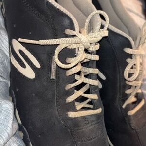 90’s Y2K style Skechers Black and Tan Casual Shoes Square Toe Women’s size 9